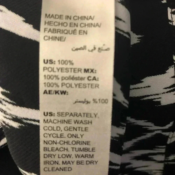 CHICO’S Black Label Abstract Print Blouse Size: 2 - Picture 7 of 9